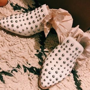 Chinese laundry white heel Mules